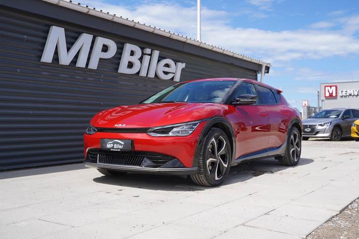 Rød Kia EV6 fra 2024 set udefra