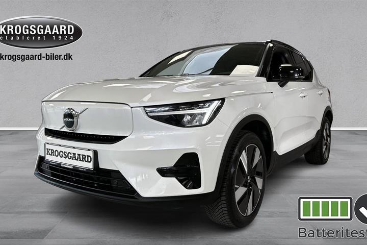Hvid Volvo XC40 fra 2024 set udefra