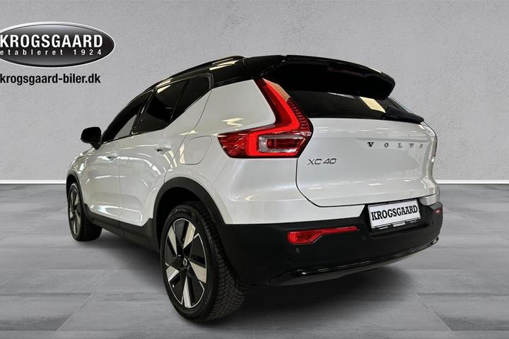 Hvid Volvo XC40 fra 2024