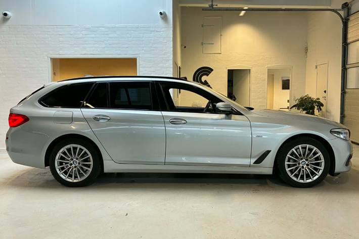 Sølv BMW 530i fra 2018