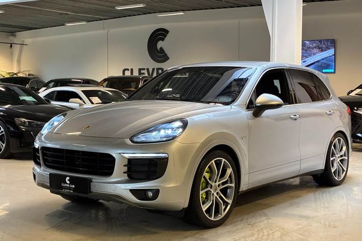 Sølv Porsche Cayenne S fra 2014