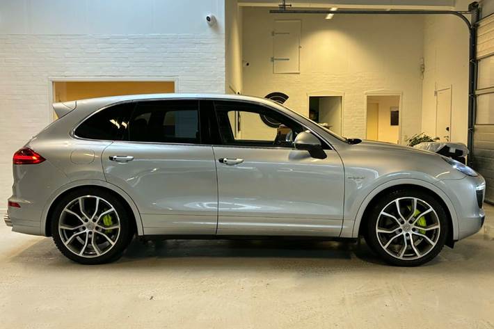 Sølv Porsche Cayenne S fra 2014