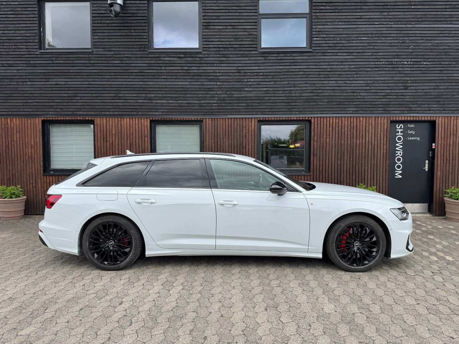 Hvid Audi A6 fra 2021