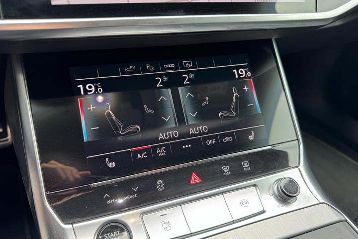 Hvid Audi A6 fra 2021