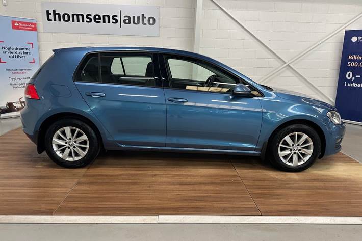 Blå VW Golf VII fra 2015