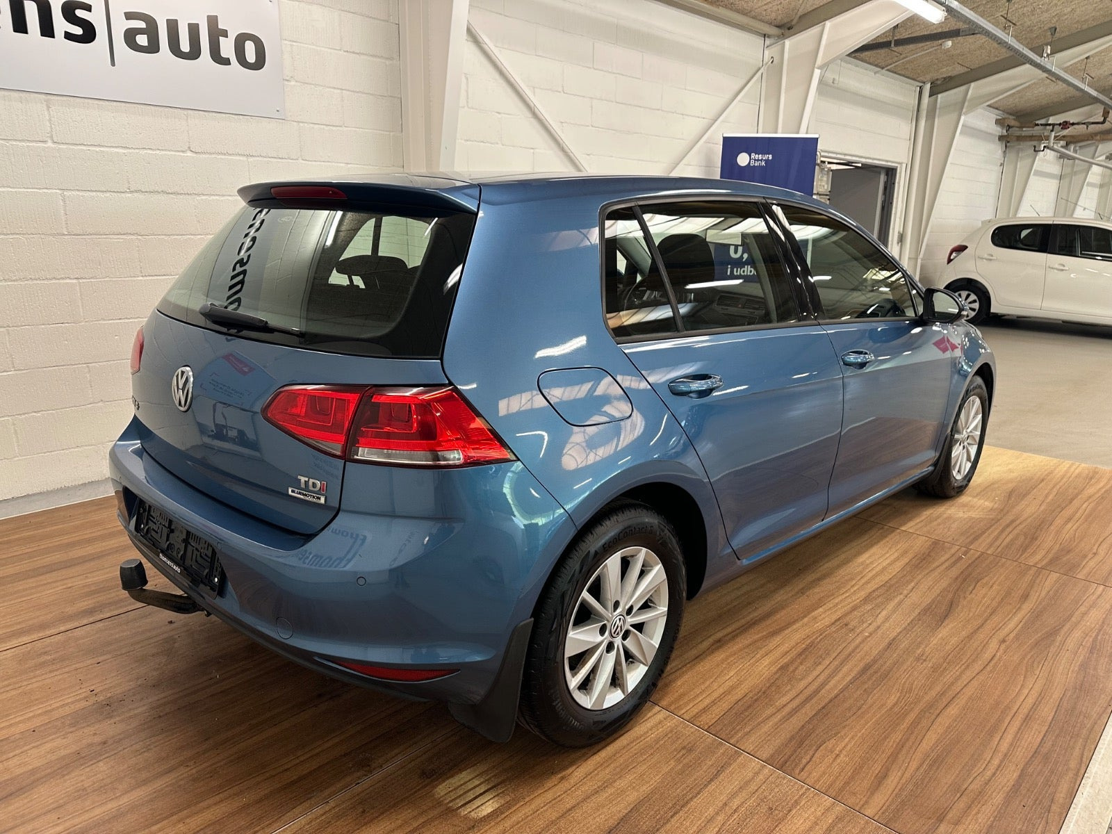 Blå VW Golf VII fra 2015