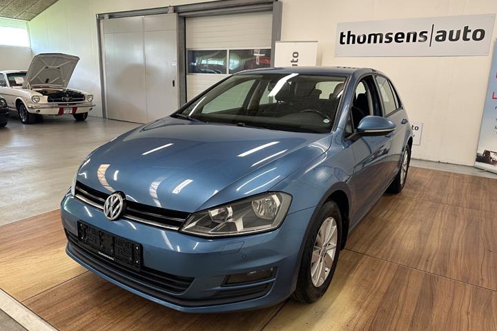 Blå VW Golf VII fra 2015