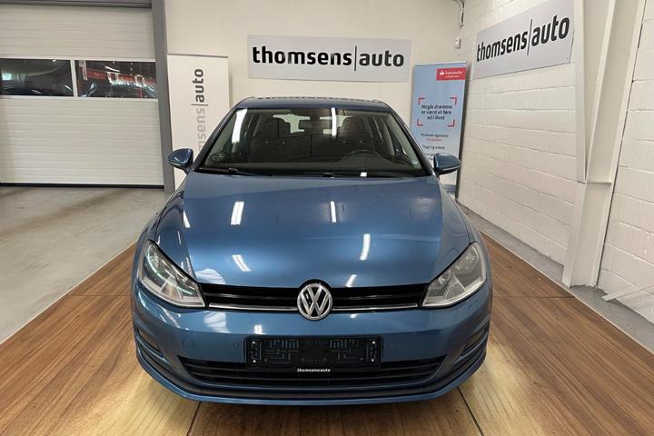 Blå VW Golf VII fra 2015