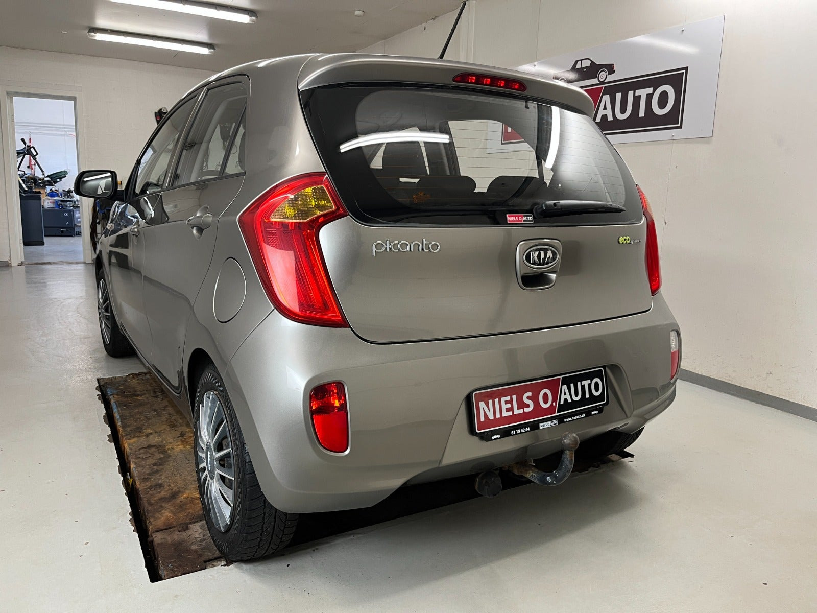 Grå Kia Picanto fra 2012
