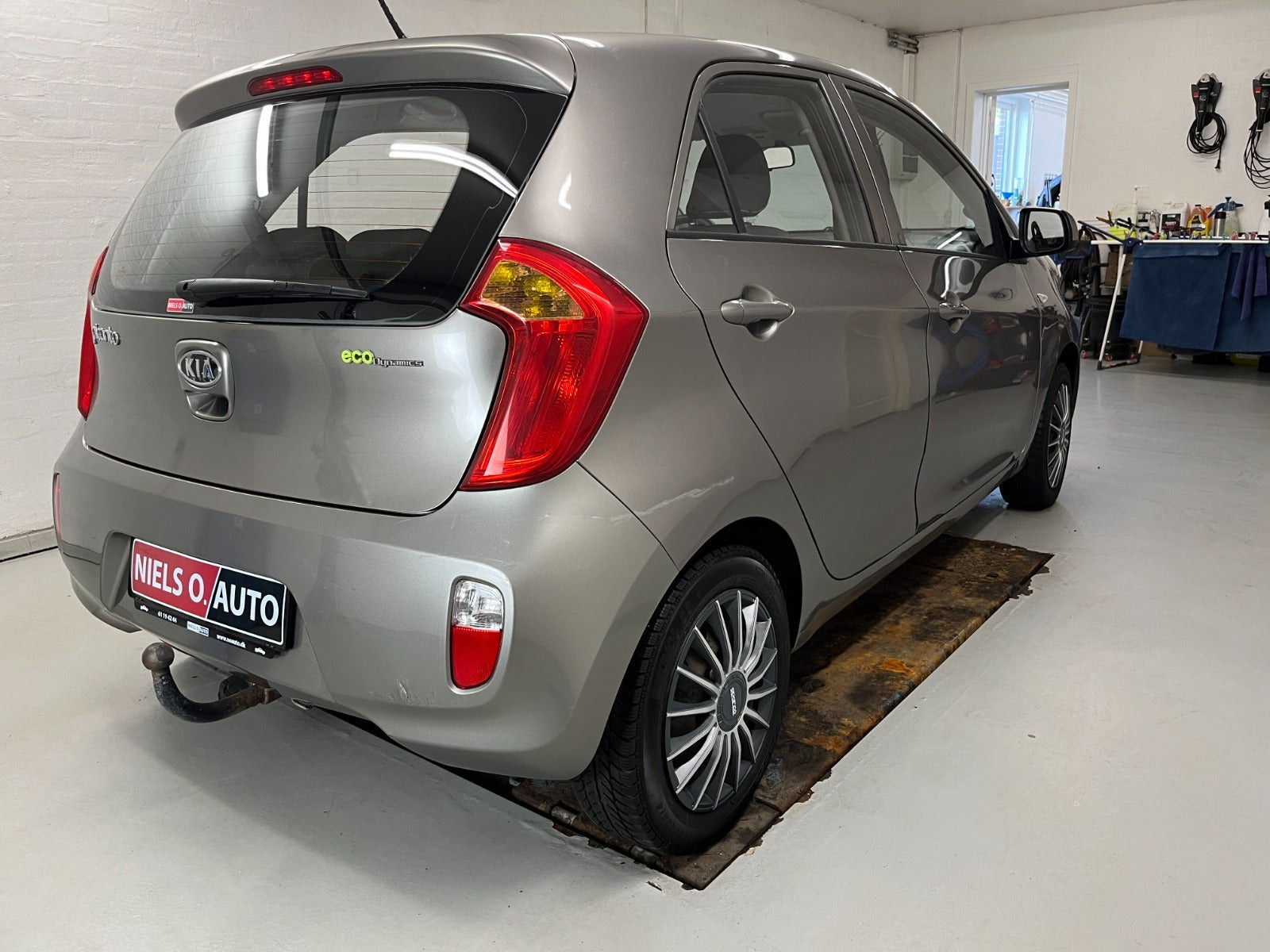 Grå Kia Picanto fra 2012