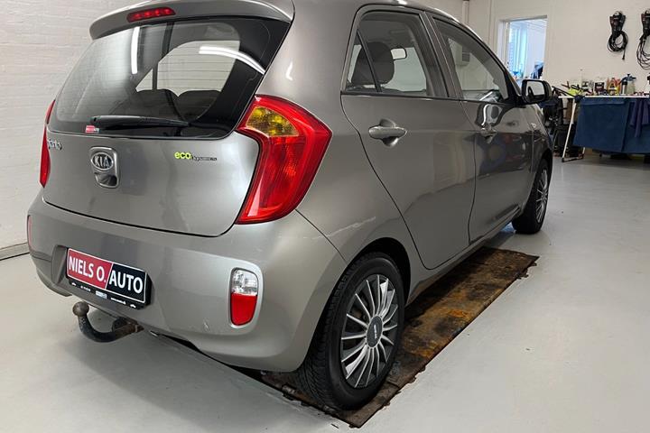 Grå Kia Picanto fra 2012