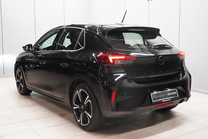 Sort Opel Corsa fra 2024