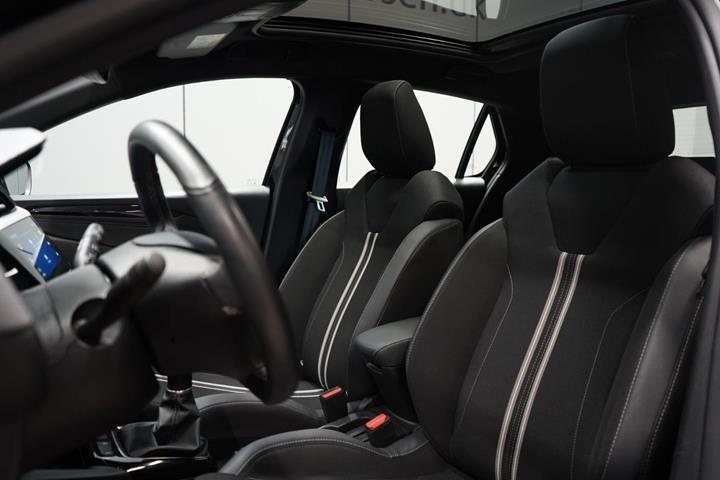 Sort Opel Corsa fra 2024