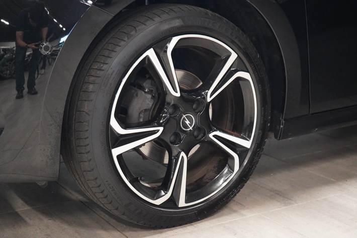 Sort Opel Corsa fra 2024