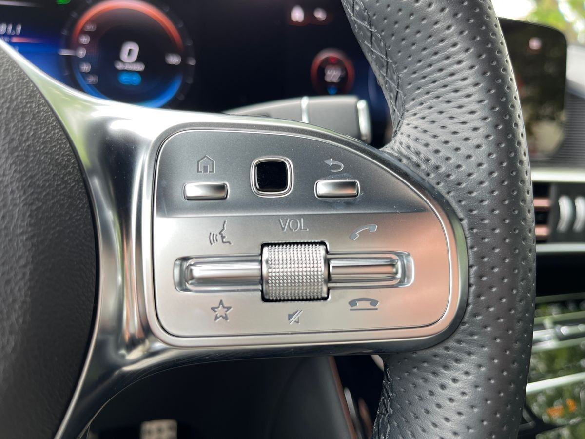 Grå Mercedes EQC400 fra 2023