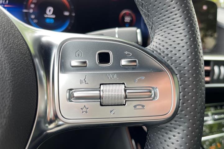 Grå Mercedes EQC400 fra 2023