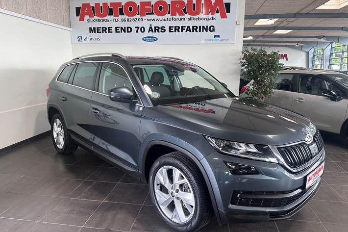 Grå Skoda Kodiaq fra 2021 set udefra