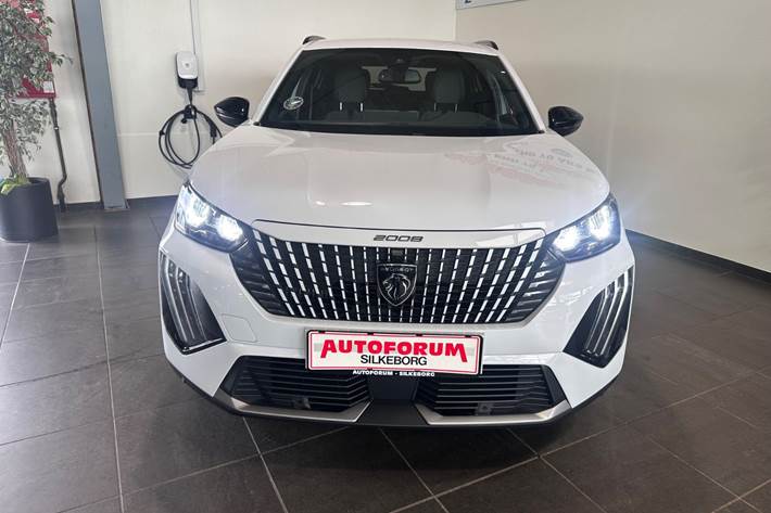 Hvid Peugeot 2008 fra 2024