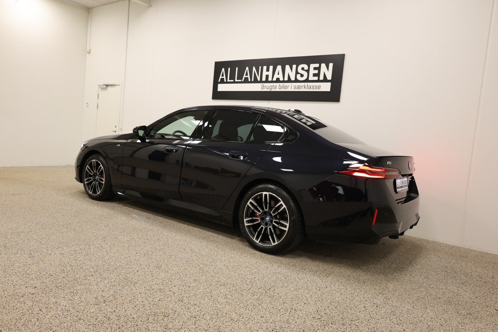 Sort BMW i5 fra 2024