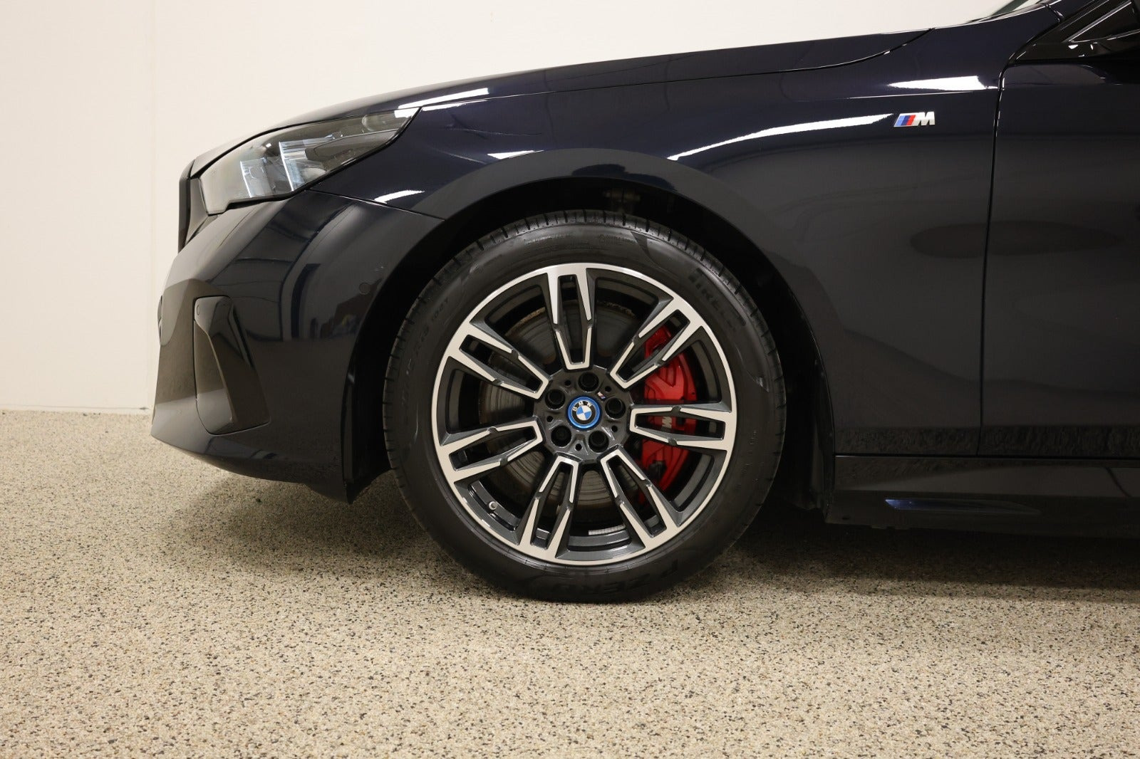 Sort BMW i5 fra 2024