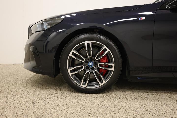 Sort BMW i5 fra 2024