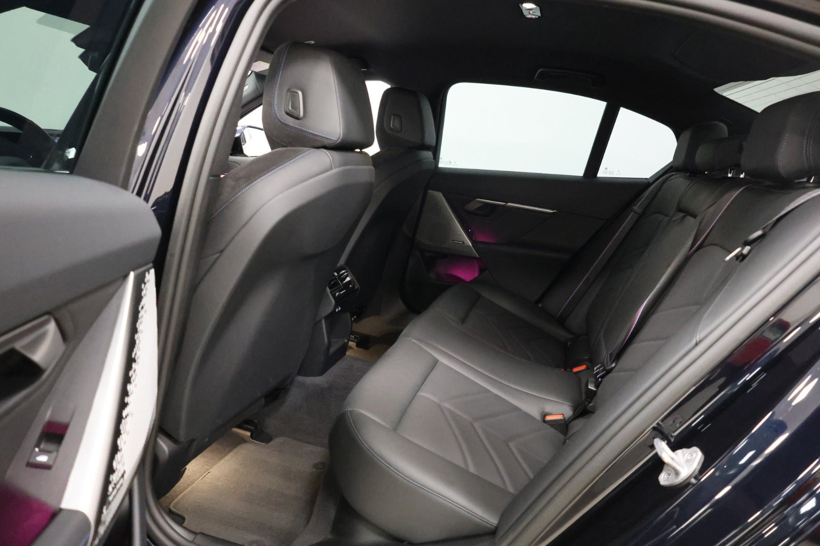 Sort BMW i5 fra 2024