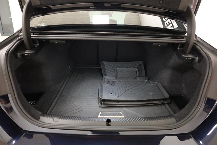 Sort BMW i5 fra 2024