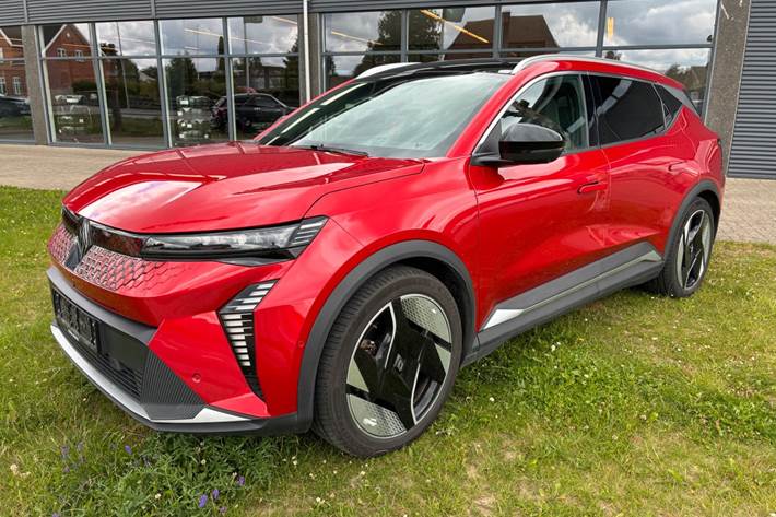 Rød Renault Scenic E-Tech fra 2024