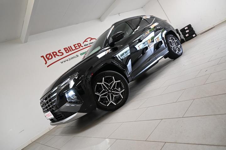 Sort Hyundai Tucson fra 2022 set udefra