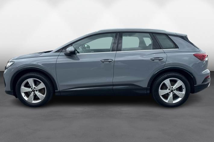 Grå Audi Q4 e-tron fra 2023