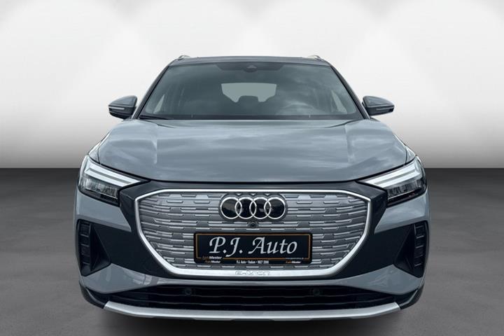 Grå Audi Q4 e-tron fra 2023