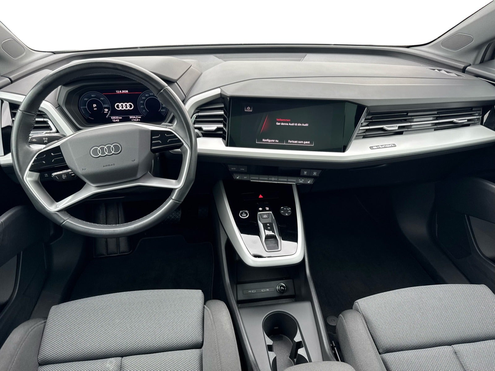 Grå Audi Q4 e-tron fra 2023