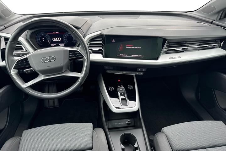 Grå Audi Q4 e-tron fra 2023