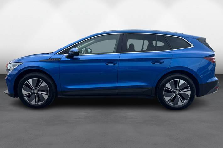 Blå Skoda Enyaq fra 2022
