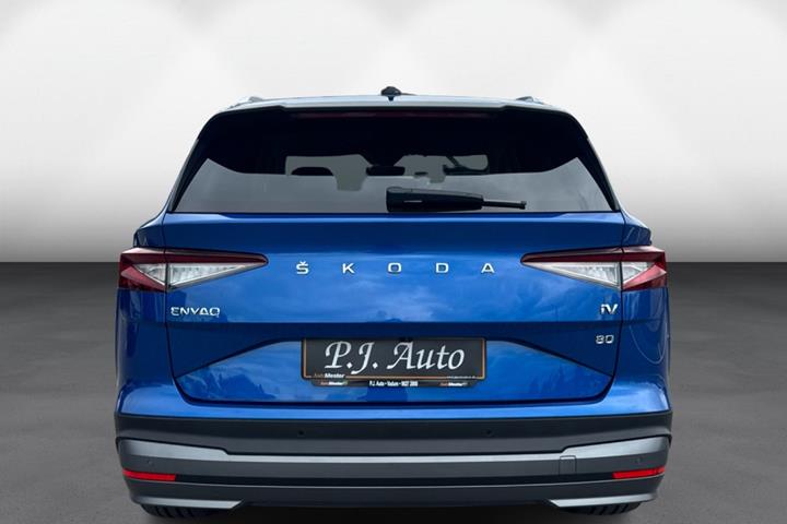 Blå Skoda Enyaq fra 2022