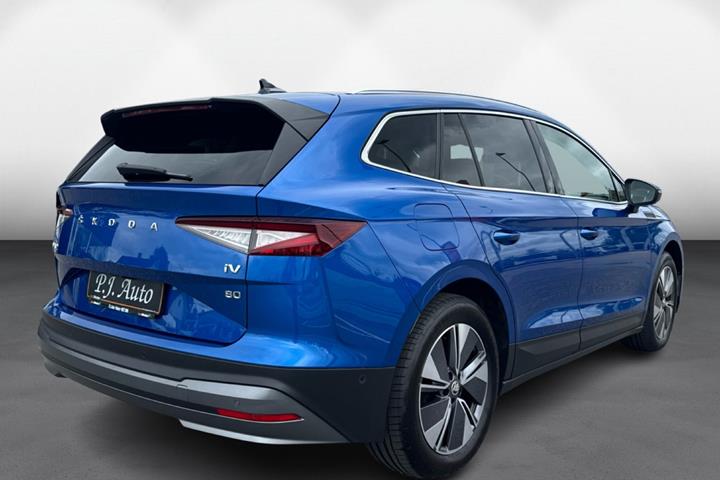 Blå Skoda Enyaq fra 2022
