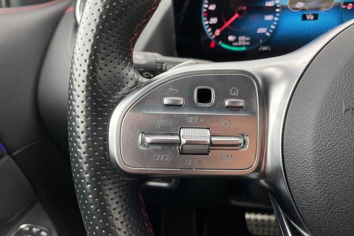 Sort Mercedes EQA250 fra 2023