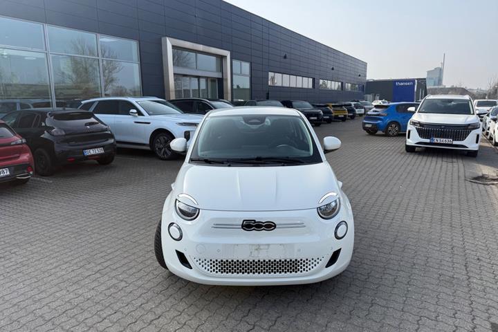 Rød Fiat 500e fra 2024