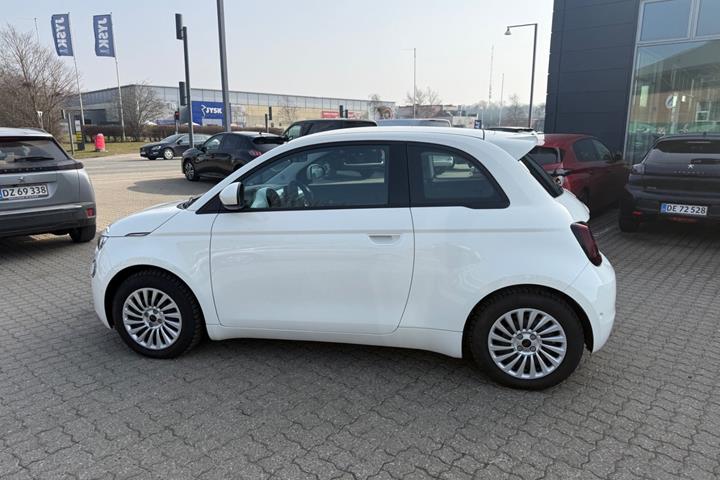 Rød Fiat 500e fra 2024