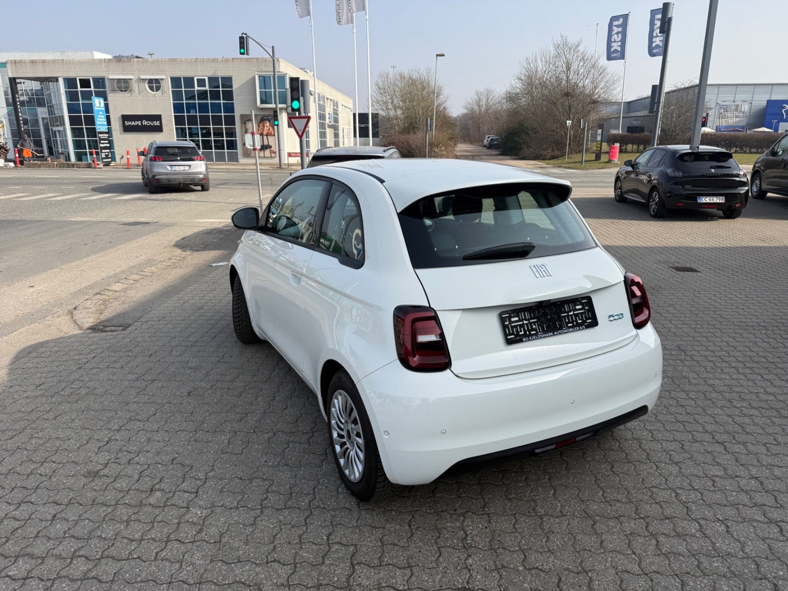 Rød Fiat 500e fra 2024