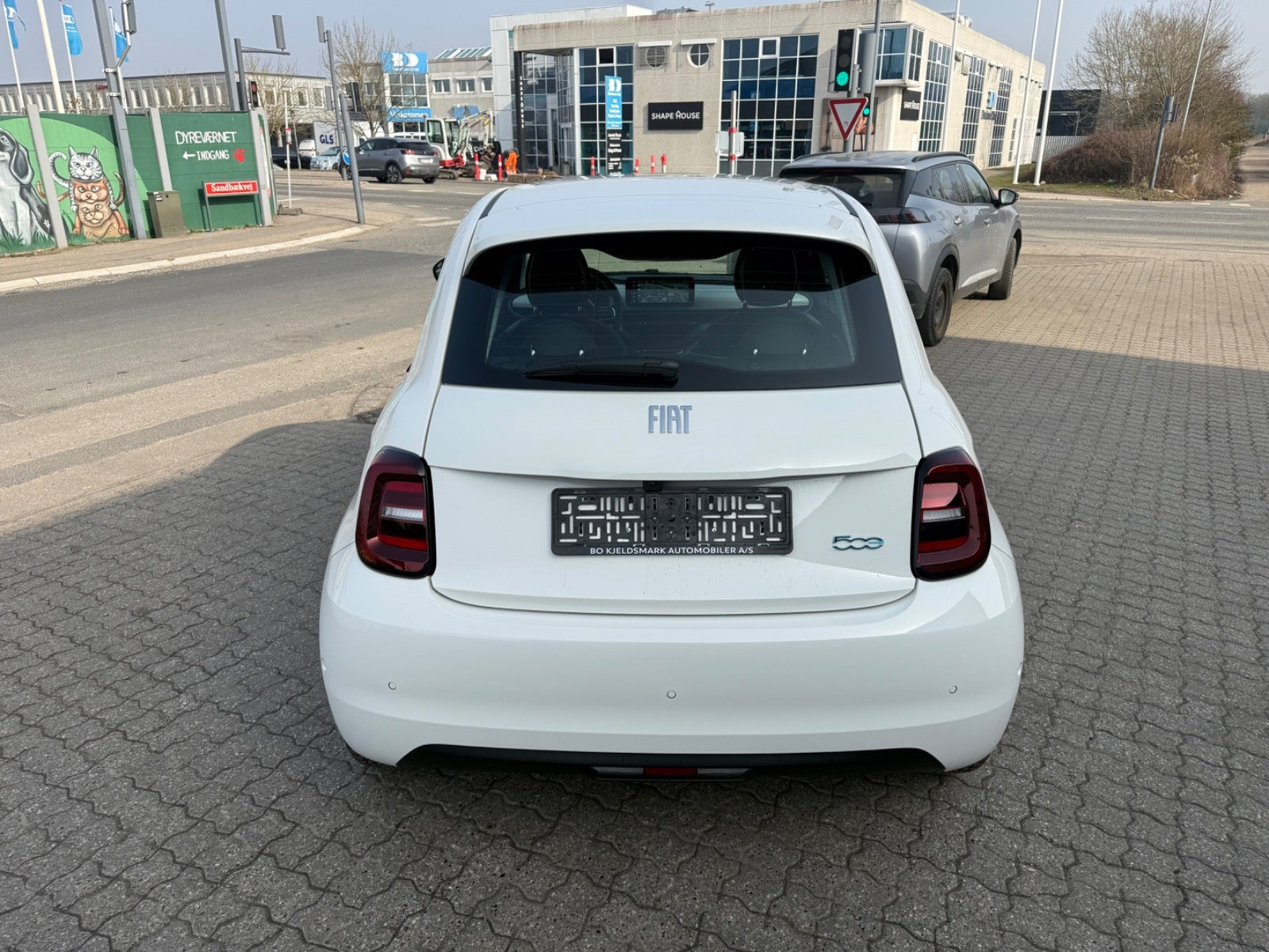 Rød Fiat 500e fra 2024