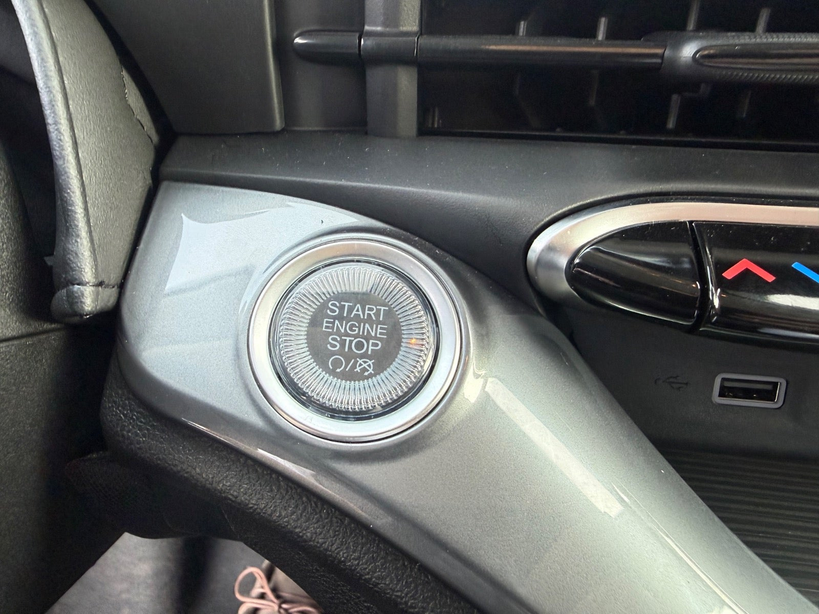 Rød Fiat 500e fra 2024