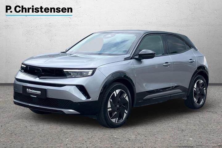 Grå Opel Mokka-e fra 2025 set udefra