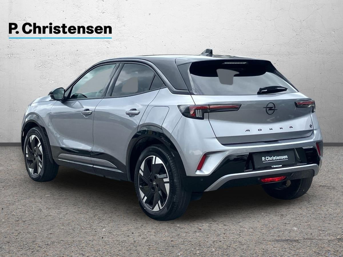 Grå Opel Mokka-e fra 2025