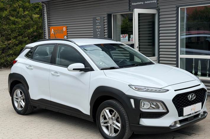Hvid Hyundai Kona fra 2020 set udefra
