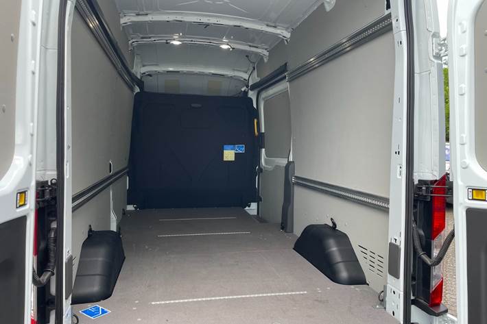 Hvid Ford E-Transit 350 L3 Van fra 2024