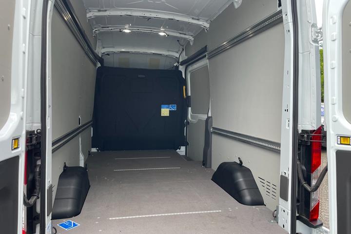 Hvid Ford E-Transit 350 L3 Van fra 2024