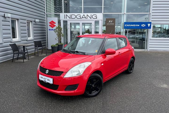 Rød Suzuki Swift fra 2014