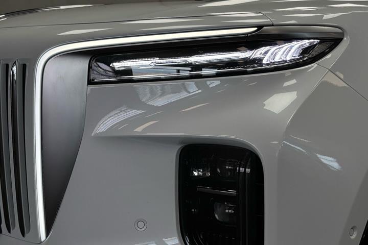 Hvid Hongqi E-HS9 fra 2024