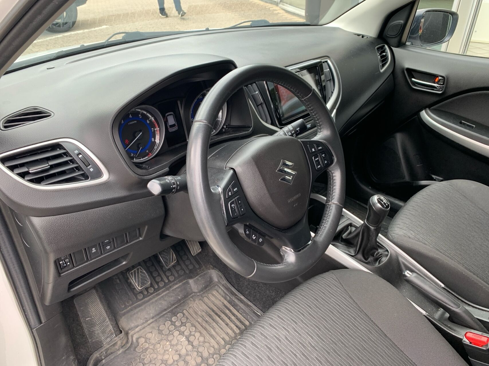 Hvid Suzuki Baleno fra 2018
